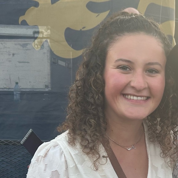 Meet your Posher, Julia - Picture 1 of 1